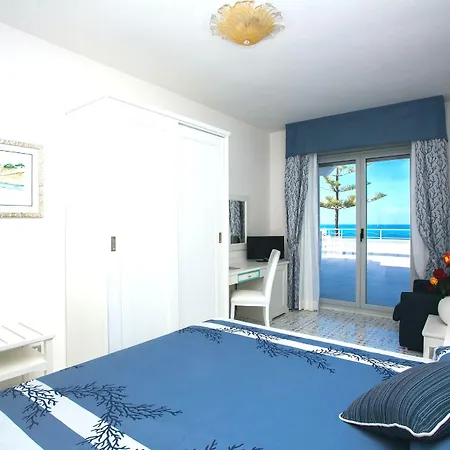 מלון Ferretti 4*
