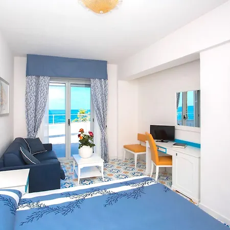 Ferretti 4*