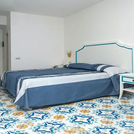 Ferretti 4* דיאמנטה