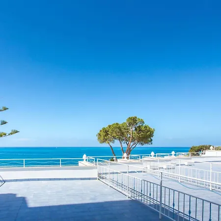 Ferretti 4* דיאמנטה