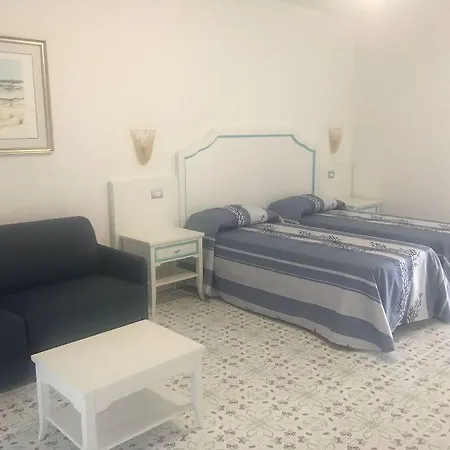 Ferretti 4*