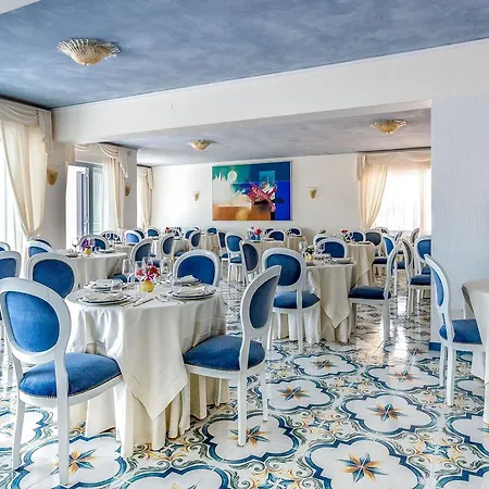Ferretti 4*