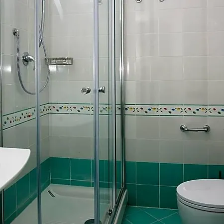 Ferretti 4*