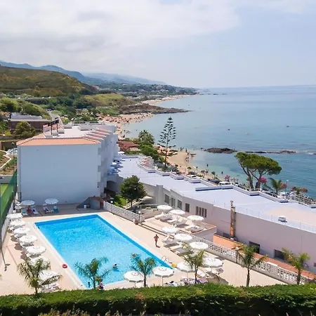 Ferretti 4*