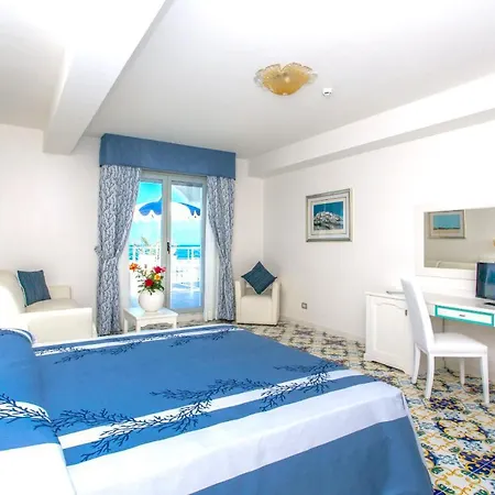 Ferretti 4*